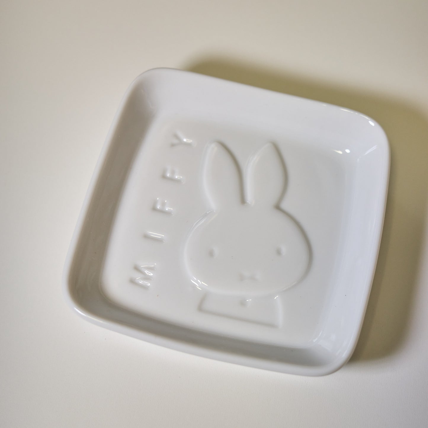 【瑕疵品】miffy 白色陶瓷醬油碟 A-1