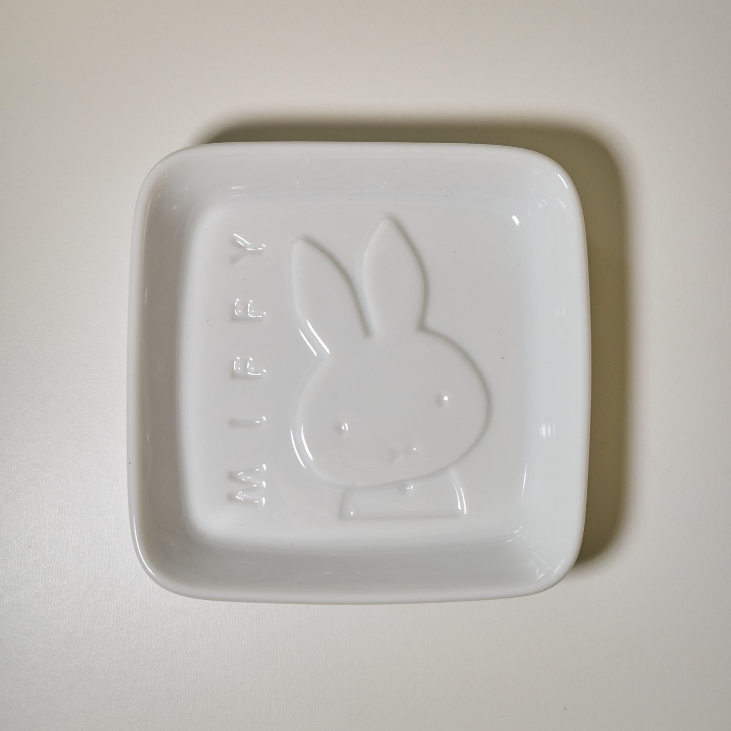 【瑕疵品】miffy 白色陶瓷醬油碟 A-2