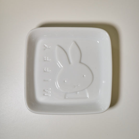 【瑕疵品】miffy 白色陶瓷醬油碟 A-2