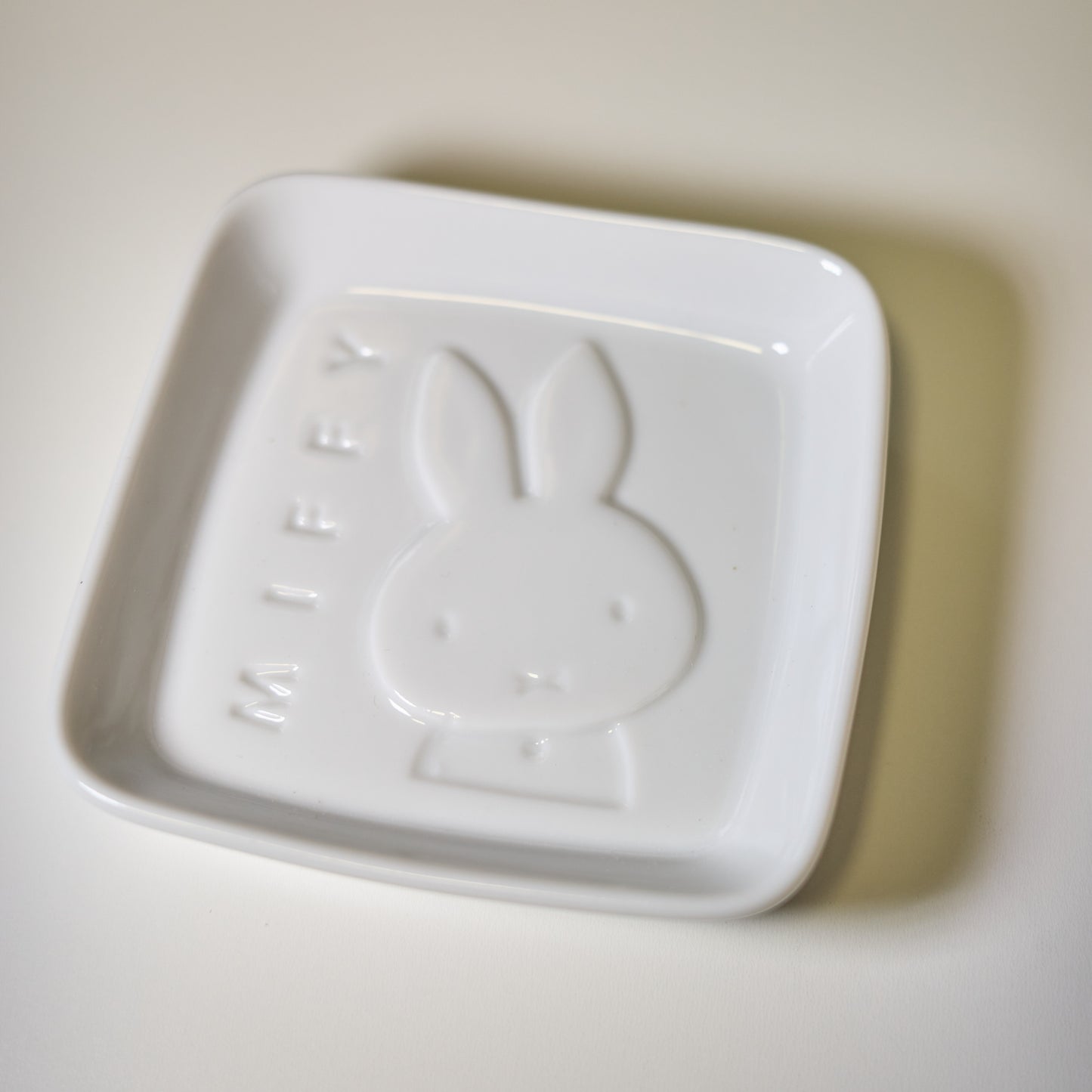 【瑕疵品】miffy 白色陶瓷醬油碟 A-2